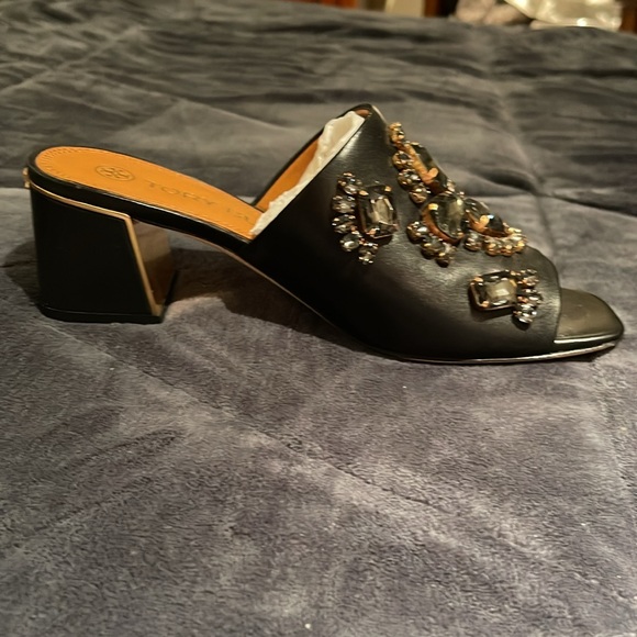 Tory Burch Martine 55mm Slide
Color: Perfect Black / Black Diamond- Like New! - Picture 4 of 13